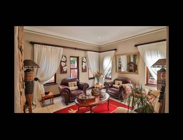 3 BEDROOM HOUSE FOR SALE IN MIDSTREAM ESTATE